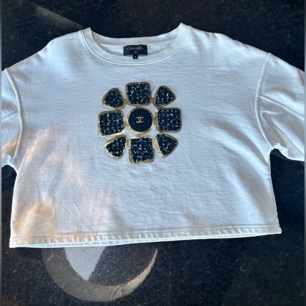 Chanel sweatshirt from the Métiers d'art 2020 collection.